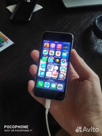 iPhone SE, 32 ГБ