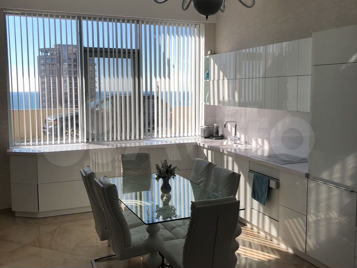 2-к. квартира, 65 м², 1/9 эт.