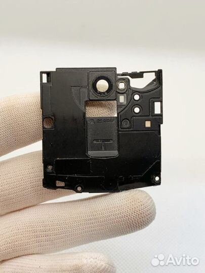 Sony Ericsson U5I Vivaz. Прижимная пластина