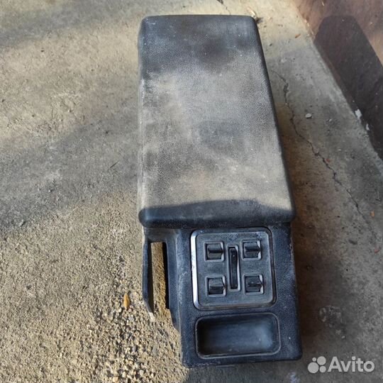 Подлокотник