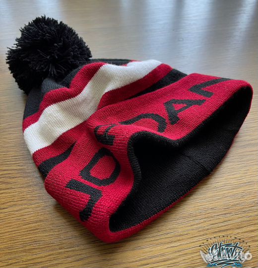 Шапка Jordan с помпоном новая