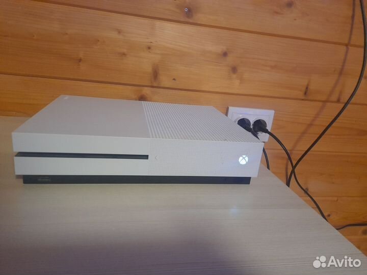 Xbox ONE s.1 терабайт.гта 5, фифа 22, ведьмак3