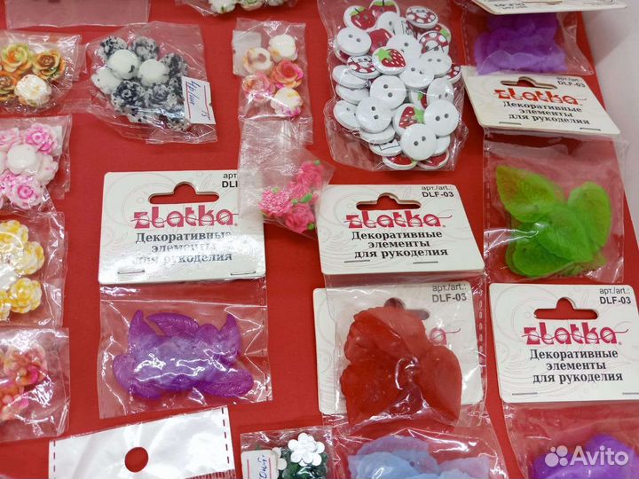 Бусины, кабошоны, цветы, листья для рукоделия