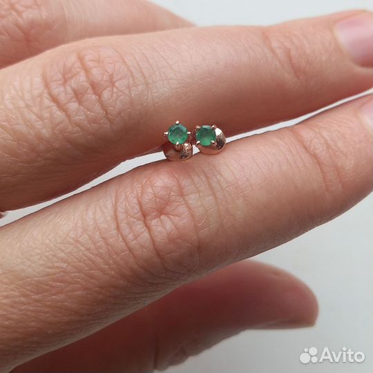 Серебрянные Серьги пусеты с природным изумрудом