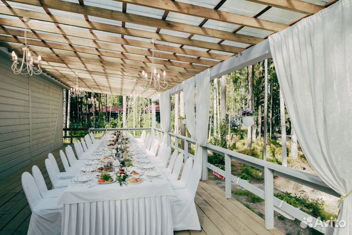 Банкетный зал ресторан для торжеств на берегу озер