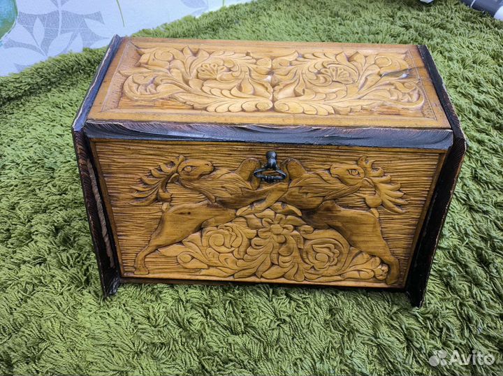 Хлебница резная