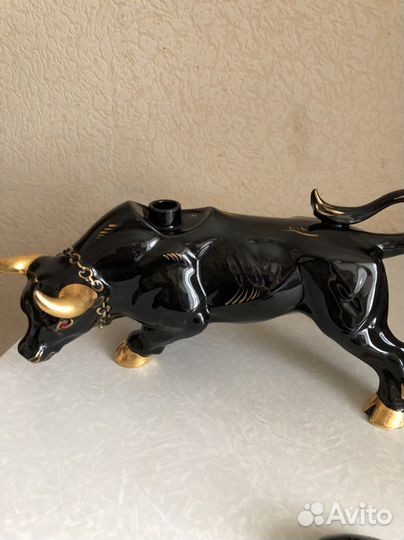 Статуэтка- бутылка Бык