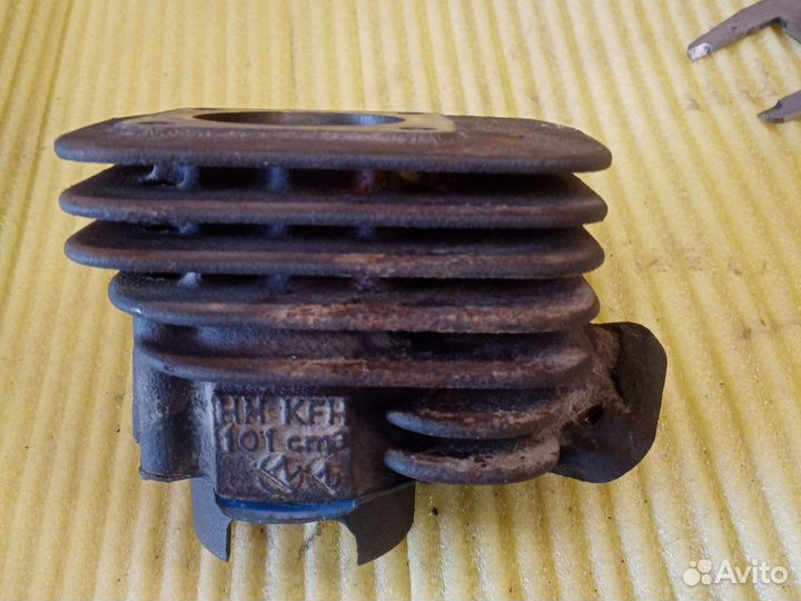 Цилиндр оригинал Honda lead 100 jf06