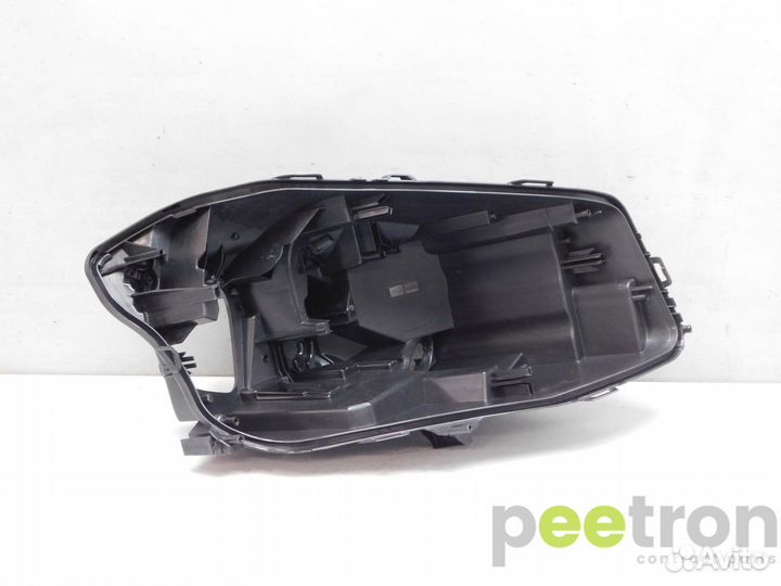 Б/У Б/У Корпус фары правой новая A1769066000