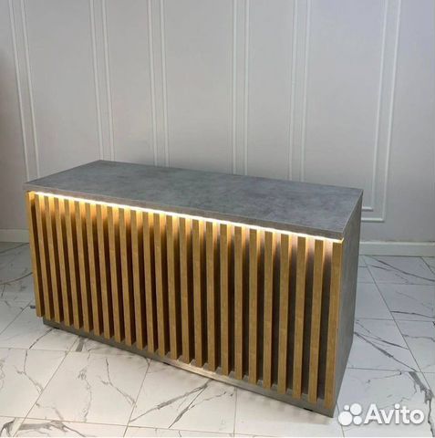 Стойка ресепшен
