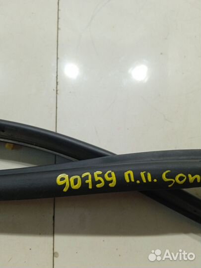 Уплотнитель двери(передний правый)