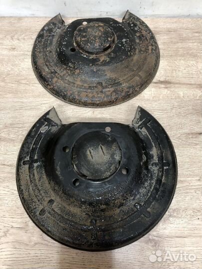 Пыльник заднего тормозного диска Astra j