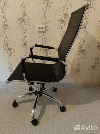 Офисное кресло
