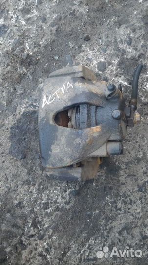 Передний правый суппорт Opel Astra H