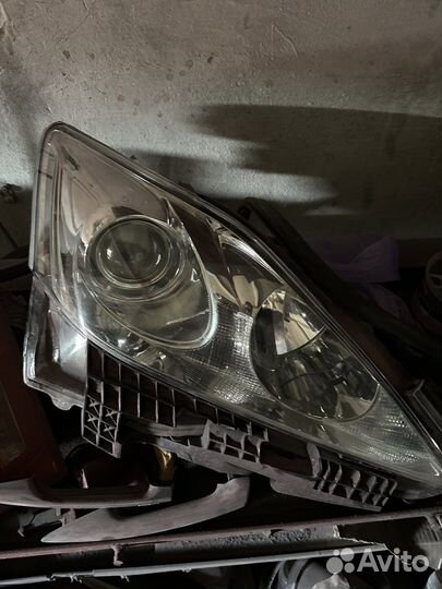 Фара на lexus is 250