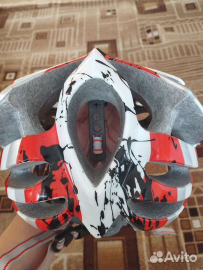 Горнолыжный шлем