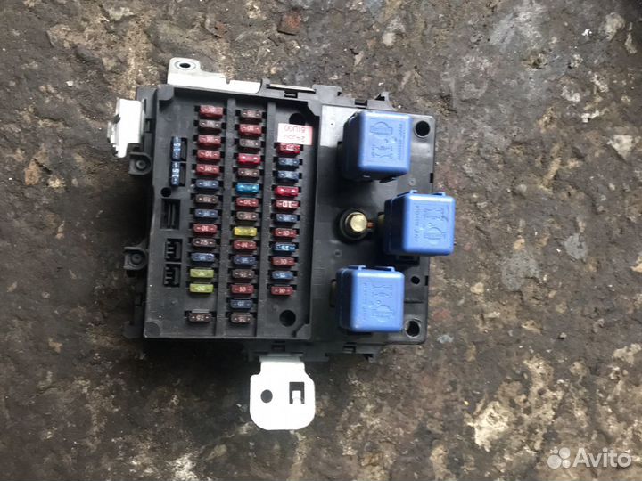 Блок предохранителей Ниссан Цефиро А32 Cefiro A32