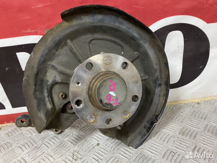 Цапфа задняя правая Volkswagen Golf 6