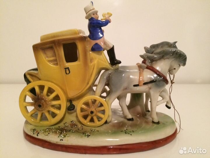 Статуэтка фарфоровая 