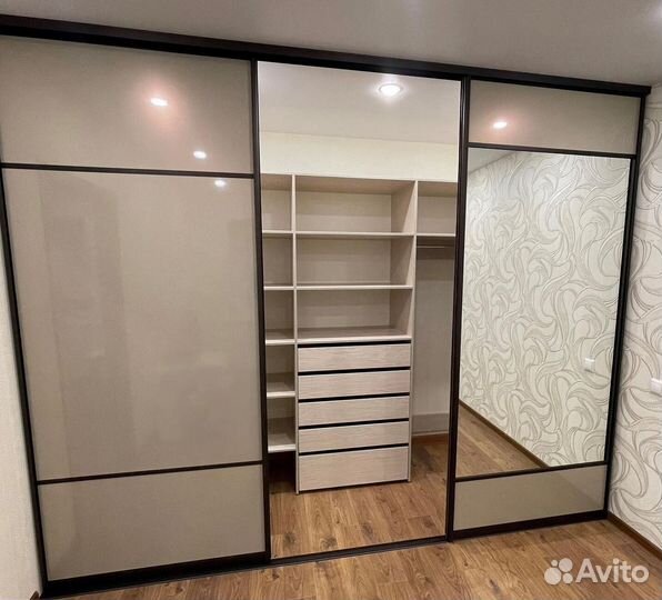 Шкаф купе зеркальный