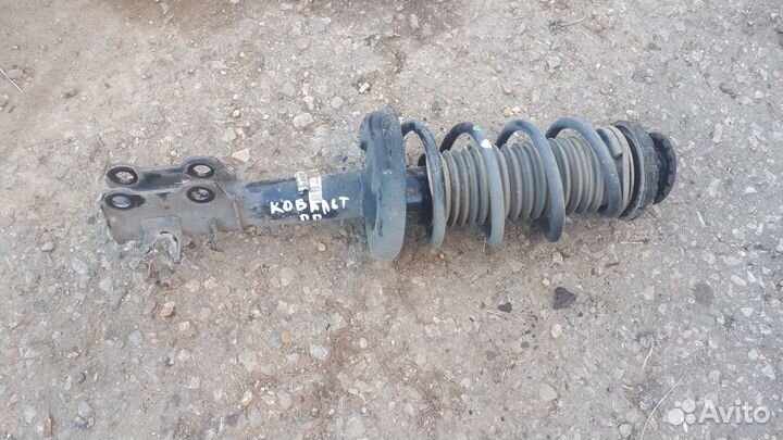 Стойка амортизатора передняя правая Шевроле Кобаль