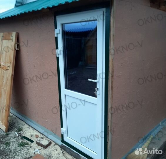 Входная пластиковая дверь