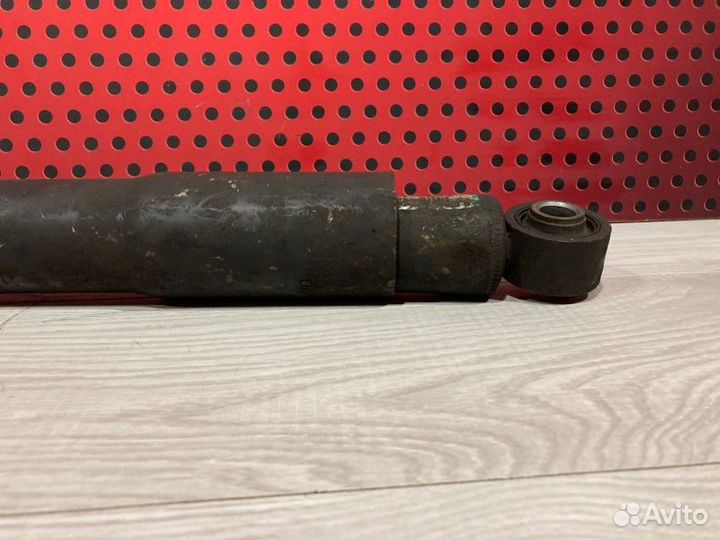 Амортизатор задний Toyota Land Cruiser 200 2015