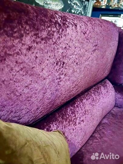 Диван в классическом стиле из велюра