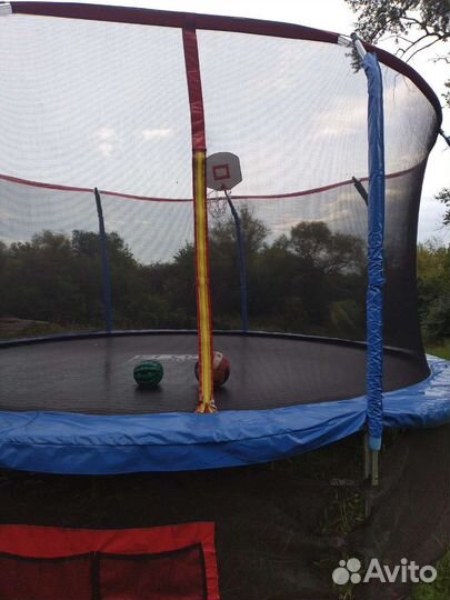 Батут с защитной сеткой
