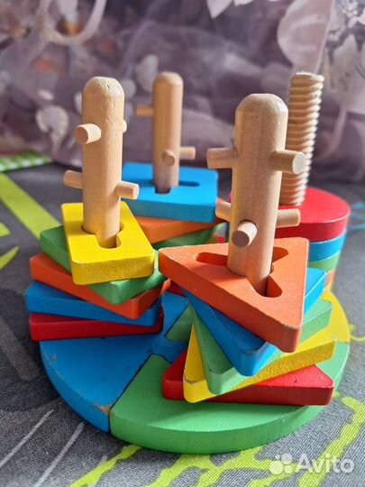 Пирамида логическая пазл формы