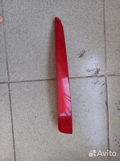 Отражатель заднего бампера правый