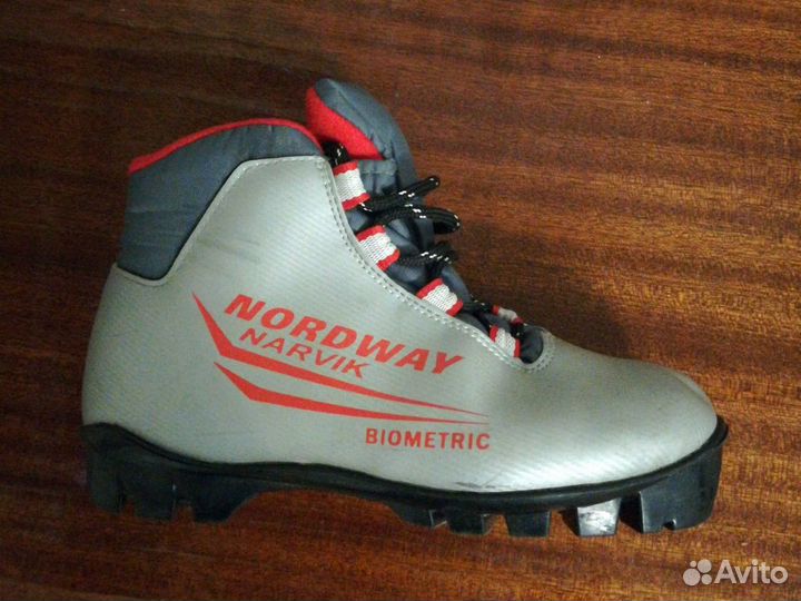 Лыжные ботинки