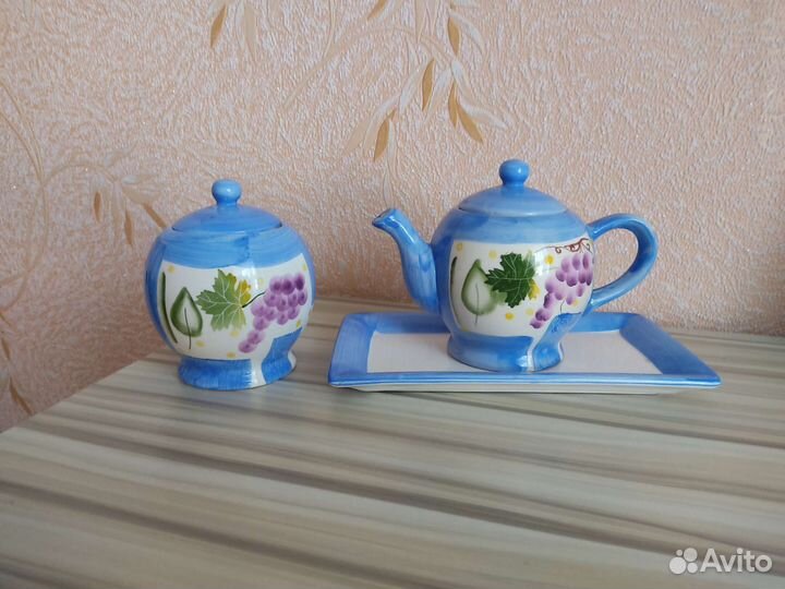Чайник с сахарницей на подносе, керамика