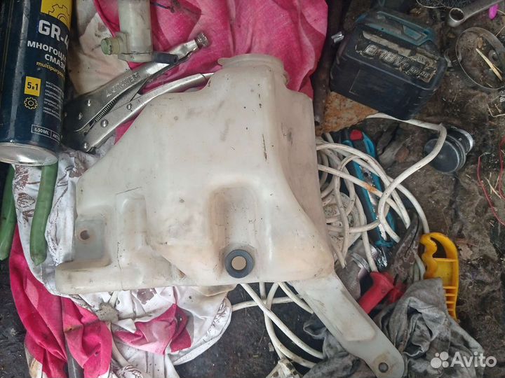 Бачок омывателя Ниссан Серена с23