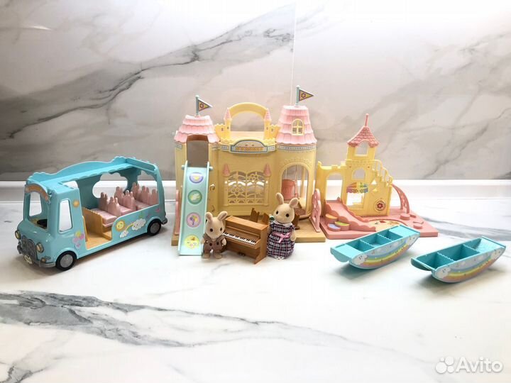 Sylvanian Families Детский Замок 5670 + 9 фигурок