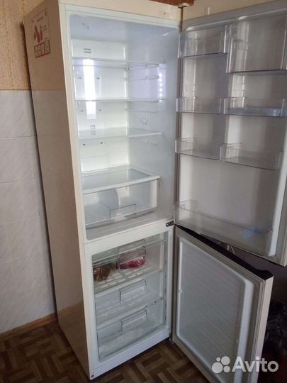 Холодильник с морозильным отделением LG No Frost