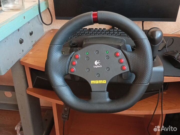 Игровой руль logitech momo