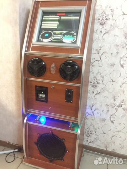 Музыкальный автомат сенсорный с караоке б/у