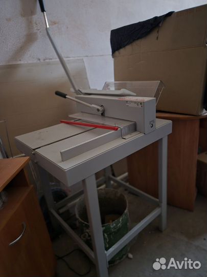 Резак для бумаги гильотина