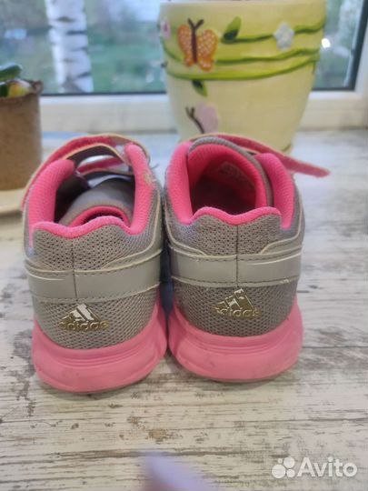Кроссовки для девочки Adidas 30р