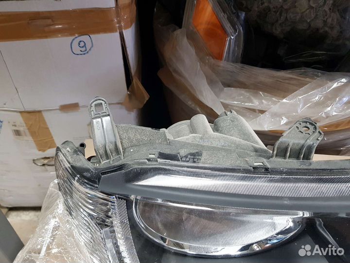 Фара правая Mitsubishi L200 4 2006-2016