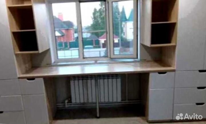 Рабочая зона в углу у окна