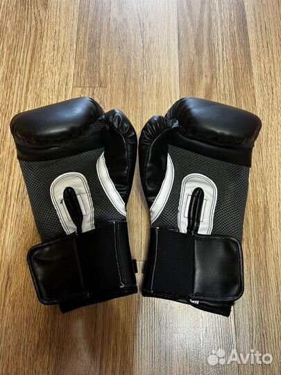 Боксерские перчатки 10 oz Everlast