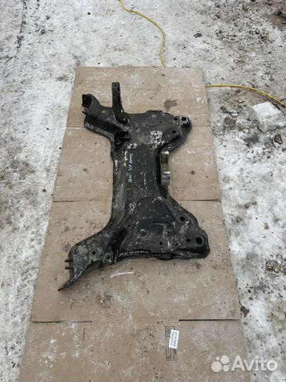 Передний подрамник Peugeot 308