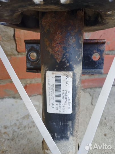 Передняя стойка на Фольксваген поло седан