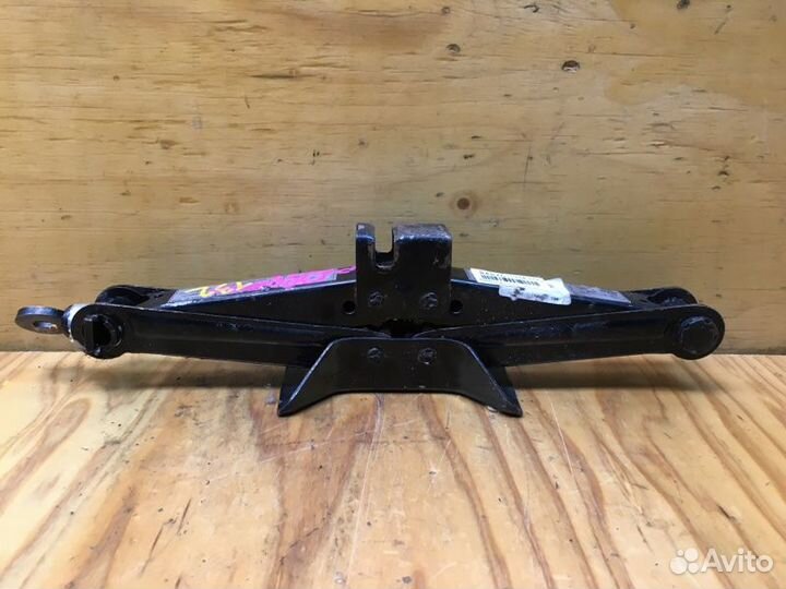 Домкрат Toyota Probox NCP58G 1nzfe 2006