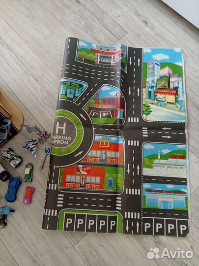 Парковка, машинки,военная база,солдатики