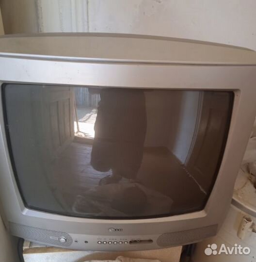 Отдам два телевизора на запчасти