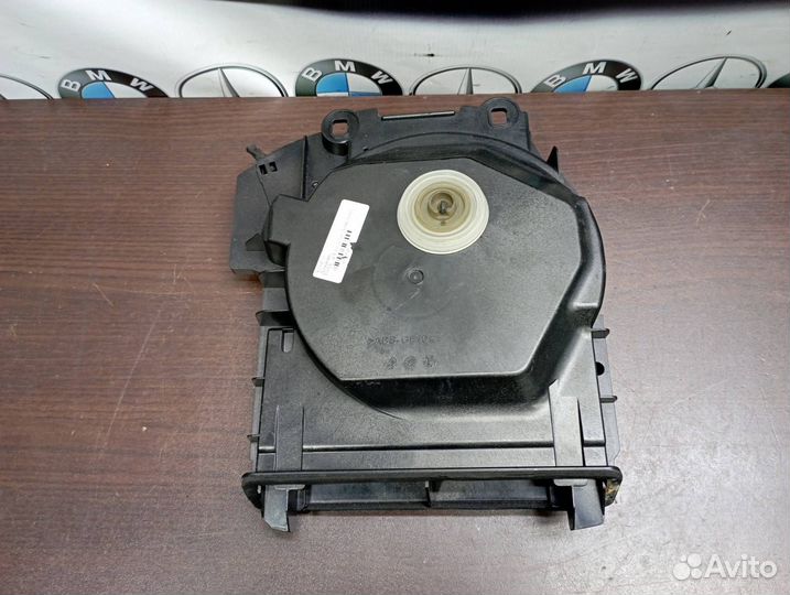 Левый сабвуфер под сидение BMW F10, F06