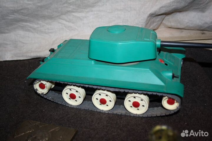 Танк пластик игрушка